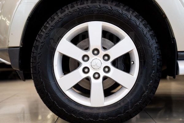 Mitsubishi Pajero — изображение 8